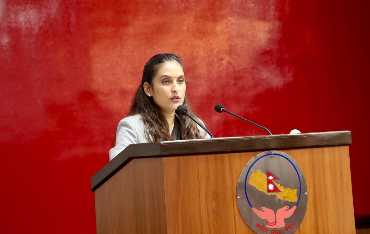 'ब्लु बस’ सेवाको उद्देश्य महिलालाई सार्वजनिक जीवनबाट अलग गर्नु होइनः मन्त्री वादी