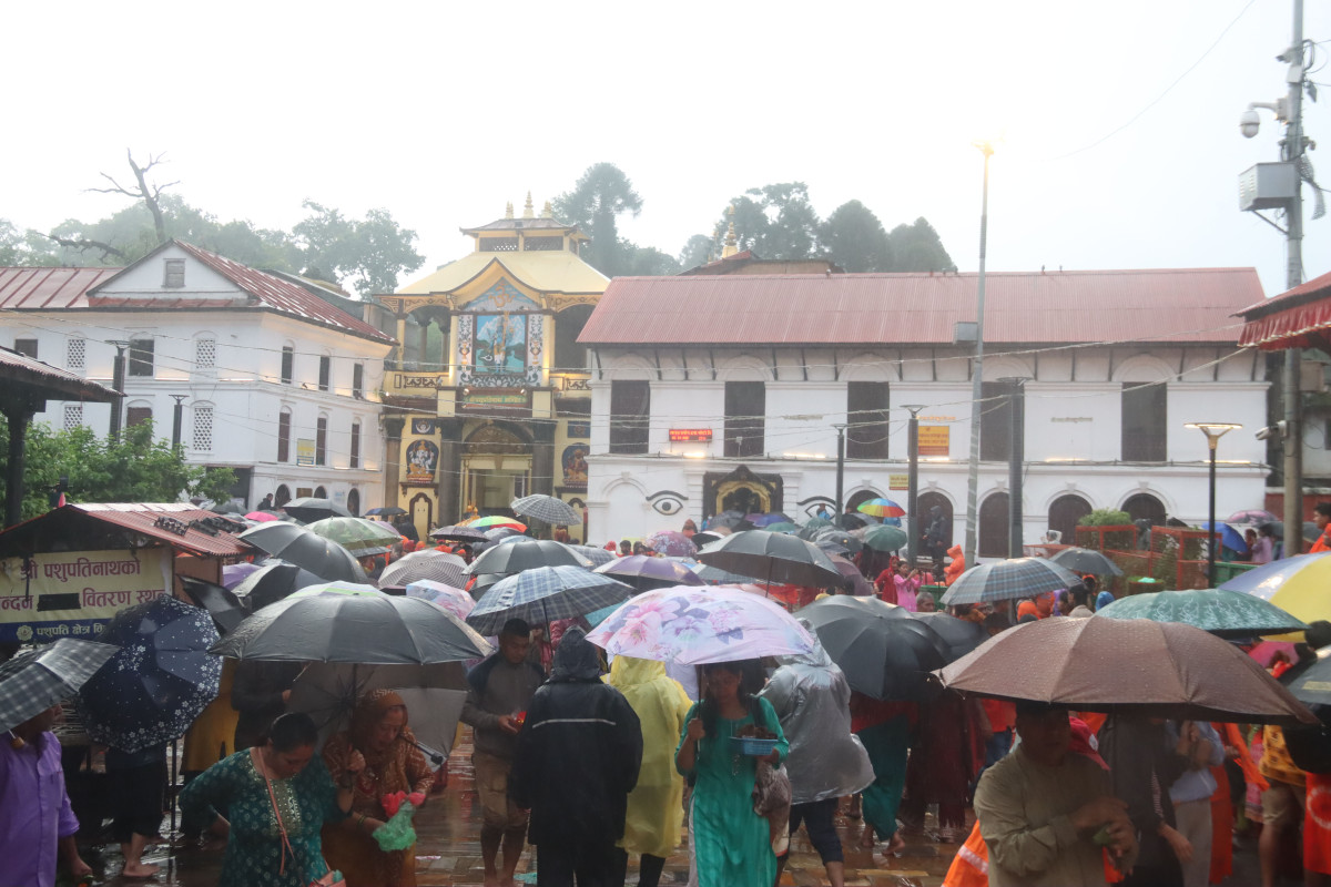 आज साउनको अन्तिम सोमबार, पशुपतिनाथमा दर्शनार्थीको घुइँचो